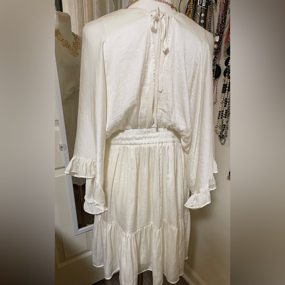 Elegant White Women's Dress - Picture 8 of 9